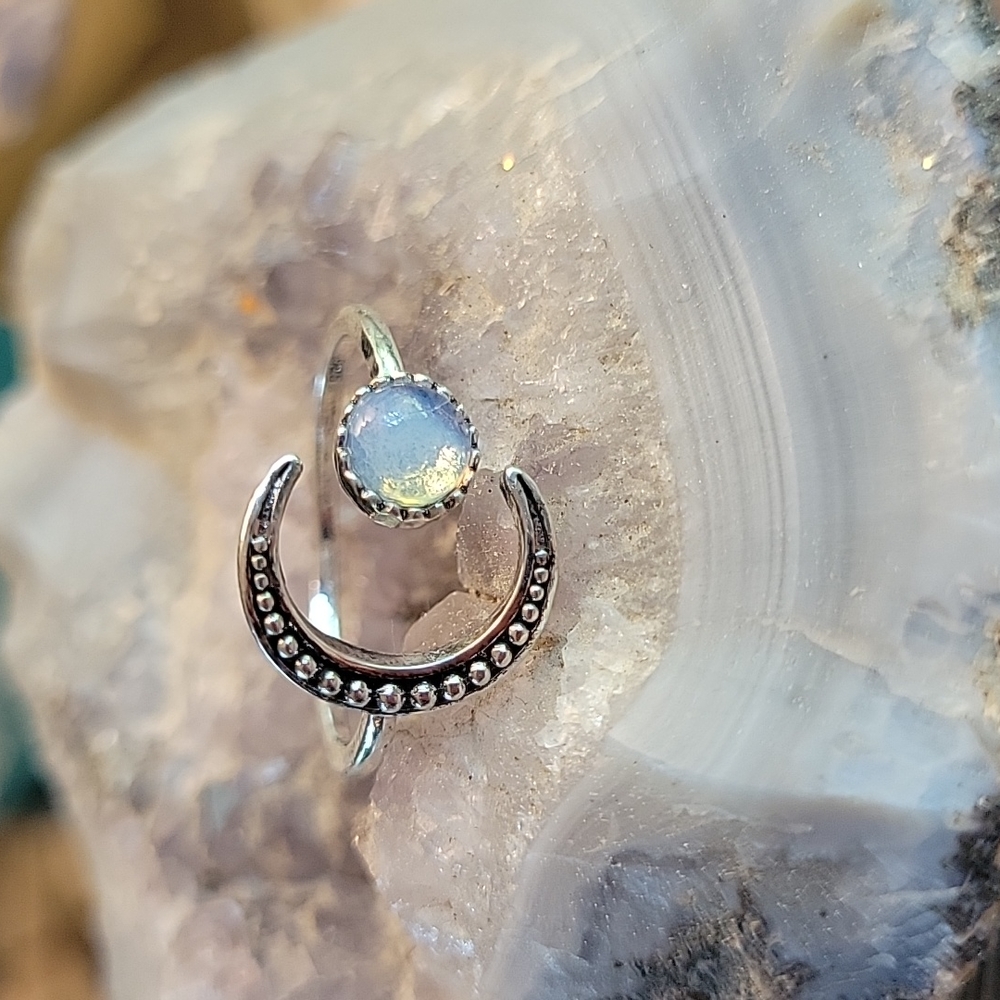 π₯RESTOCKEDπ₯Crescent Moonstone 925 Silver Dainty Ring - Picture 1 of 6